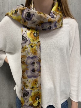 Echarpe soie imprimée boutons de fleurs