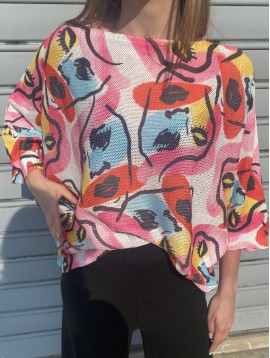 Top pull oversize imprimé multi visages avec clin d'oeil