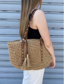 Sac porté épaule en paille  avec anse détails clous et pompons 