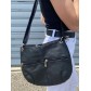 Sac porté travers moyen zip devant et bas arrondi
