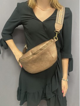 Sac synthé souple forme petite  banane.