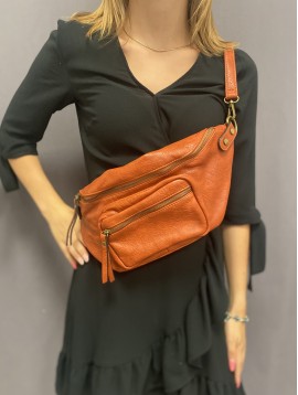 Sac synthé souple forme banane avec compartiment zippé devant 