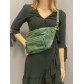 Sac synthé souple forme banane avec compartiment zippé devant 