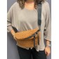 Sac synthé en tissu style mouton forme petite  banane.