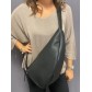Sac synthé grainé souple forme banane.