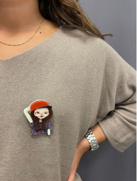 Broche - Femme avec bras en l'air