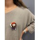 Broche - Femme avec bras en l'air