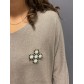 Broche - Croix avec contours dorés ornée de strass et de perles carrés