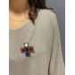 Broche - Croix avec contours dorés ornée de strass et de perles carrés